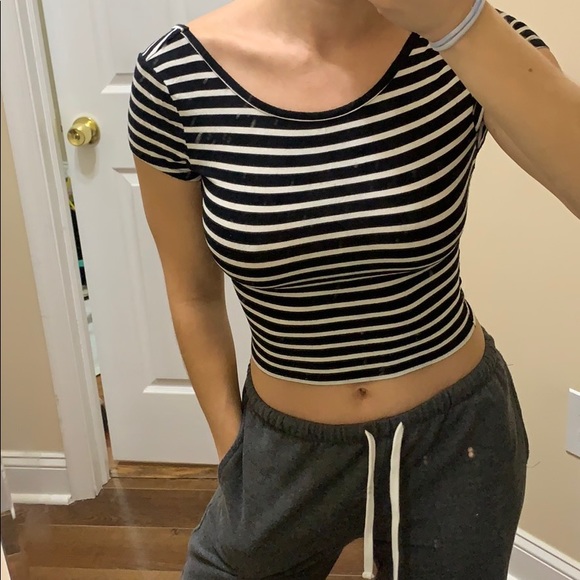 3 for $25 - Cropped guess stripped top - Picture 3 of 8
